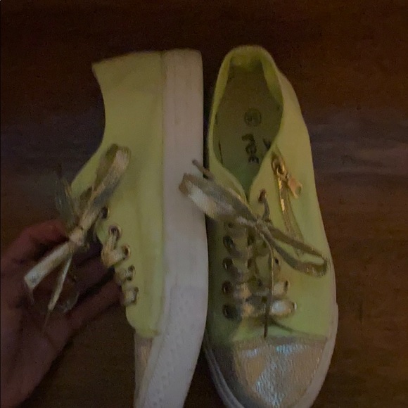 Reeca Sneakers - Picture 3 of 4